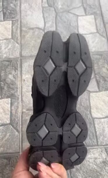 Patike: New Balance 9060 patike

Novo
Brojevi 36 do 40

fb Moja Kupovina 1 — 7