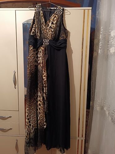 Cinslər: Leopard print detalları olan qara maksi don. V yaxalıq, geniş çiyin
