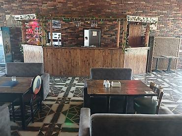 plastik qapi pencere: Retra Kafe Pub – canlı musiqi ilə axşamlar Xidmət: - Canlı musiqi — 2