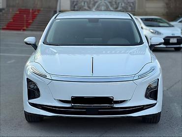 FAW: Elektrik sedan – Hongqi E-QM5 - Kuzov: aerodinamik xəttlərə malik ağ — 1