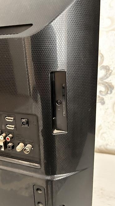 один: Телевизор LG 32LJ570U (32", Smart TV) с чуть выцветшим экраном — 5