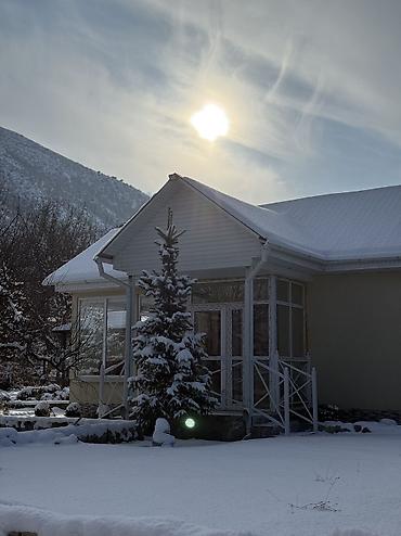 Продажа дач: Продается загородный дом площадью 58 м2 со свежим ремонтом. Все — 17