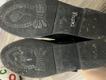 Туфли на девочкупроизводство Корея .Носили 2 раза .Писать в вотс