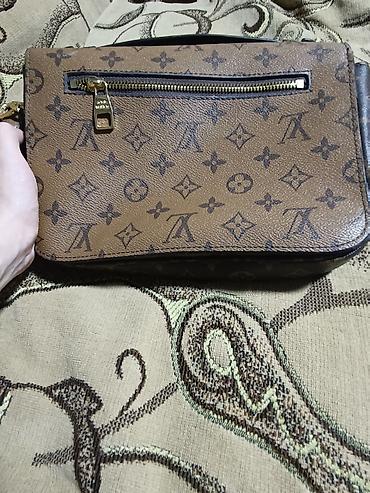 сумочку lv: Классическая сумка, Louis Vuitton, Материал: Искусственная кожа, Регулируемый ремень, Унисекс, Б/у — 2