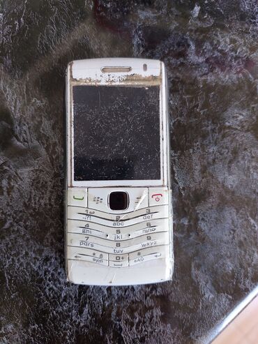 blackberry curve: Blackberry Classic, цвет - Белый, Кнопочный