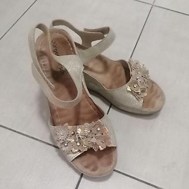 zelene starke converse: Nežno zlatne sandale, malo nošene, gazište je kožno. Br 39 — 4