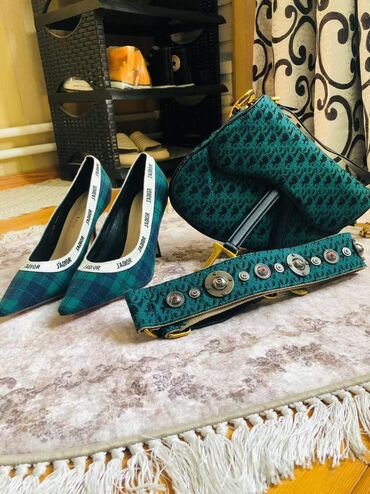 ters ayakkabı v Azərbaycan | UŞAQ AYAQQABILARI: Ayaqqabılar, 41, rəng - Yaşıl, Qara, Dior