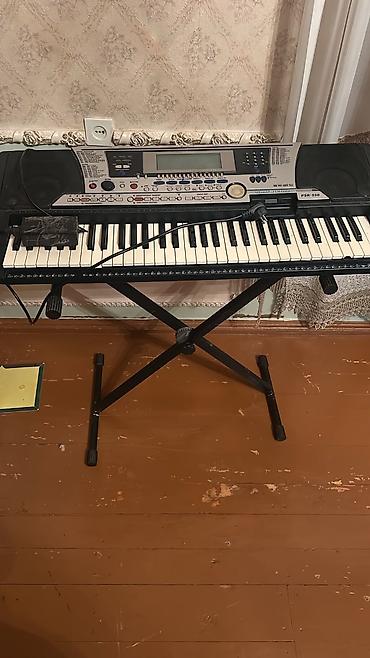 rock gitara: Yamaha PSR-550 sintezator - 61 klavişli portativ klaviatura - İki — 2