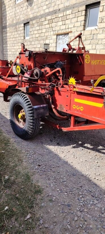 işlənmiş kotanlar: Kənd təsərrüfatı üçün pres-press yığan qoşqu tipli texnika (saman/ot