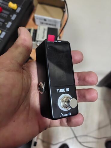 Digər auditexnika: Gitara Tuner Pedal. 40azn. Səssiz (mute) rejimdə kökləyir, səsi