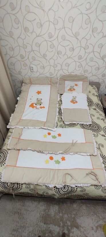 Другие товары для детей: Мягкие бортики на кровать+ одеяло+ матрасик+ простынь + наволочка