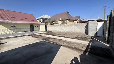 продаются дом: 3 комнаты, 70 м², 4 соток, Бишкек, Собственник — 2