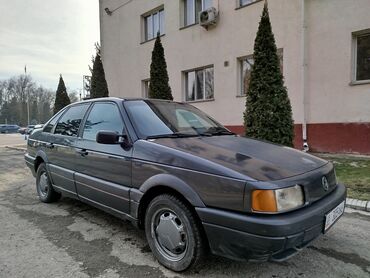 Volkswagen: Volkswagen Passat: 1988 г., 1.8 л, Механика, Бензин, Седан