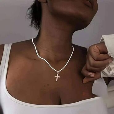 zlatne mindjuse sa ruskom kopcom: Pendant necklace, Material: Stainless steel