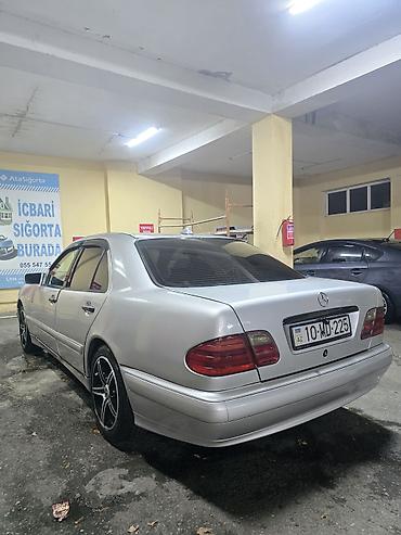 Mercedes-Benz: Mercedes-Benz E-Class: 2.4 l | 1999 il Sedan — 8