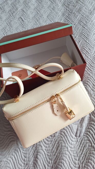 бижутерия оптом дордой: Сумочка. Нужна была на один раз. состояние идеальное. 1800 сом