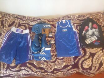 Nərdlər: Bir böyük bir balaca boks geyimi şəkildə göründüyü kimi 2 bir yerde