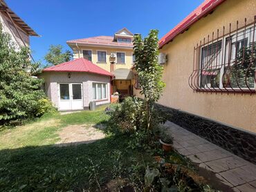 продаю дом участок село достук конечная 7 автобус: Дом, 141 м², 3 комнаты, Агентство недвижимости, Косметический ремонт
