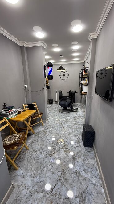 Kommersiya daşınmaz əmlakının satışı: Sumqayit seheri 8 ci mikrayon baki kucesi tam tam tam yol kenari 280 — 12