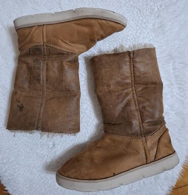 Ugg čizme: Ugg čizme, Zara, Veličina - 34 na lalafo.rs — 14 Ugg čizme: Ugg čizme, Zara, Veličina - 34 — 14