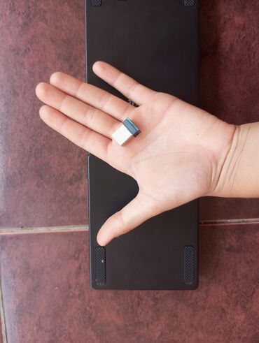 klaviatura satışı: 8 dənə işıq modu var blutuz var telefona və kompütere gedir