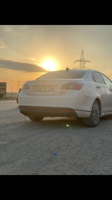 diskli mala: MG 6 sedan – ağ rəng, 4 qapılı, geniş salonlu və rahat şəhər/trassa