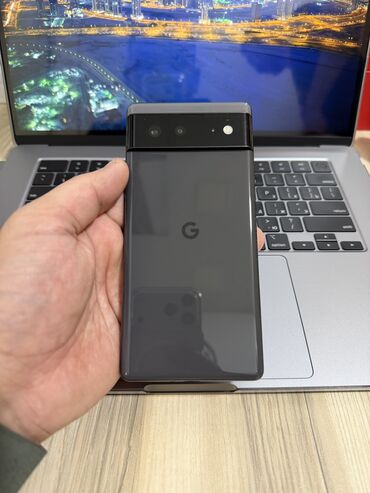 малинкий телефон: Google Pixel 6, Б/у, 128 ГБ, цвет - Черный, 1 SIM, eSIM