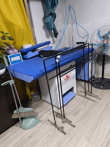 пресс для металлолома: Профессиональный гладильный стол с подачей пара и встроенным вакуумом