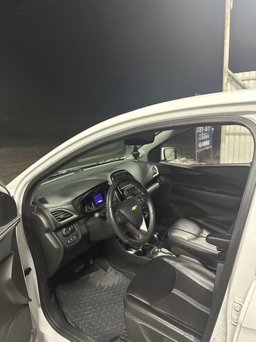 Chevrolet: Chevrolet Spark: 2019 г., 1 л, Вариатор, Бензин, Хэтчбэк — 12
