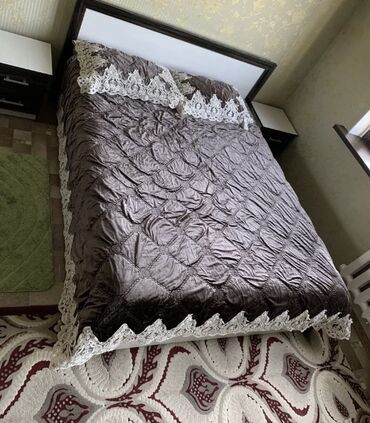 дачная мебель: Двуспальная кровать с ортопедическим матрасом и 2 тумбочки