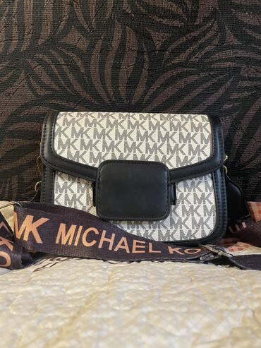 нагрудная сумка: Сумочка женская Michael Kors ношеная