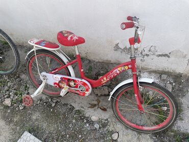 Велосипеды: Почти новый детский велосипед до 12 лет стоял в гараже с гарантией