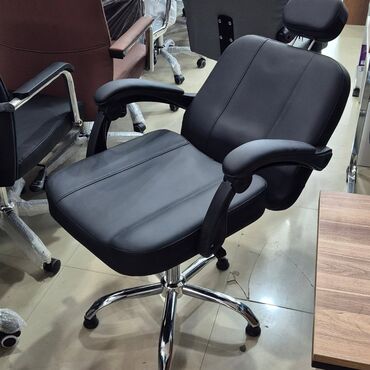 Ofis və oyun kresloları: Yeni, Təkərli, Qolları tənzimlənir, Dəri — 12