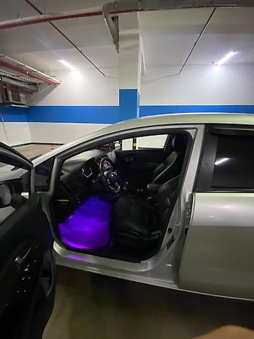 4 ayaq: Kia Rio: 1.4 l | 2013 il Sedan — 2