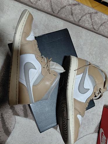 kickers obuca u beogradu: Nike Air Jordan 1 Mid – bež/siva/bela - Model: Air Jordan 1 Mid — 2