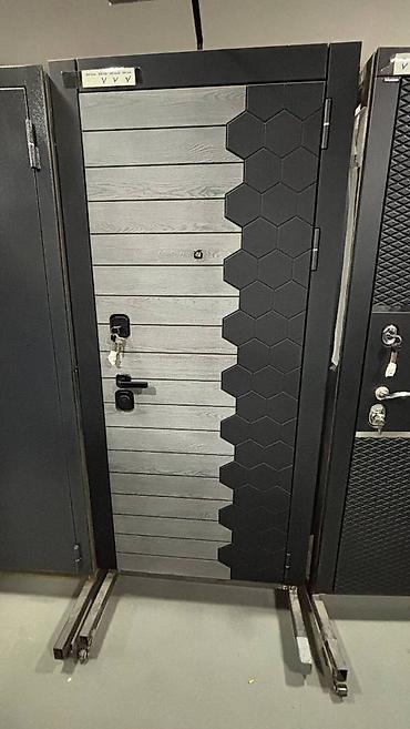 Межкомнатные двери: Входная дверь с декоративной панелью внутри и снаружи — это — 9