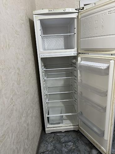 xaladenik satilir: Indesit iki kameralı soyuducu - Üstdə dondurucu bölmə, tənzimlənən — 1