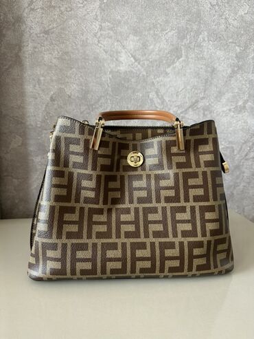 Eynəklər: Əl çantası, Fendi
