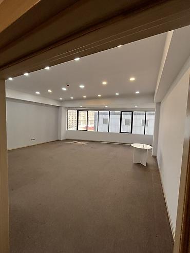 naftalan kiraye ev: Luxen plaza 7 ci mərtəbə. 245 kv gözəl ofis təmirli. Kamunal pulu kv — 6