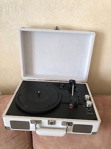 gramofon satilir: Retro dizaynlı, müasir funksiyalara sahib patefon – val oxudan! Bu — 4