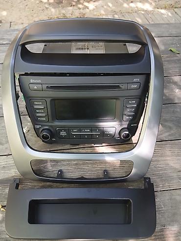 w210 salonu: Kia avtomobilləri üçün orijinal media başlıq (multimediya/radio) və ön — 1