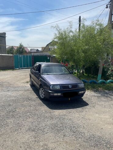 Volkswagen: Volkswagen Vento: 1994 г., 1.8 л, Механика, Газ, Седан