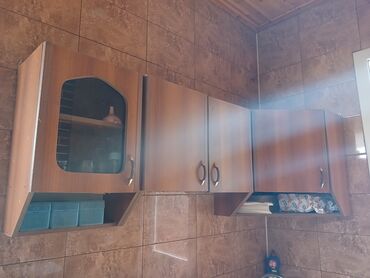 işlenmiş metbex mebelleri: Deməli hamısı sağlam vəziyyətdər heçbir problemi yoxdur. göründüyü