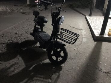 скутр электро: Электроскутер городского типа - Компоновка: низкая рама с широкой