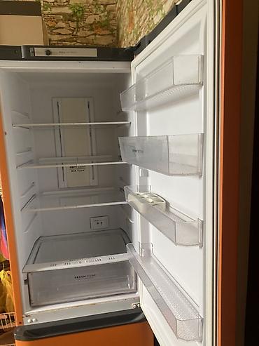 Soyuducular: Narıncı rəngli iki qapılı soyuducu - Üst hissə soyuducu, alt hissə — 3