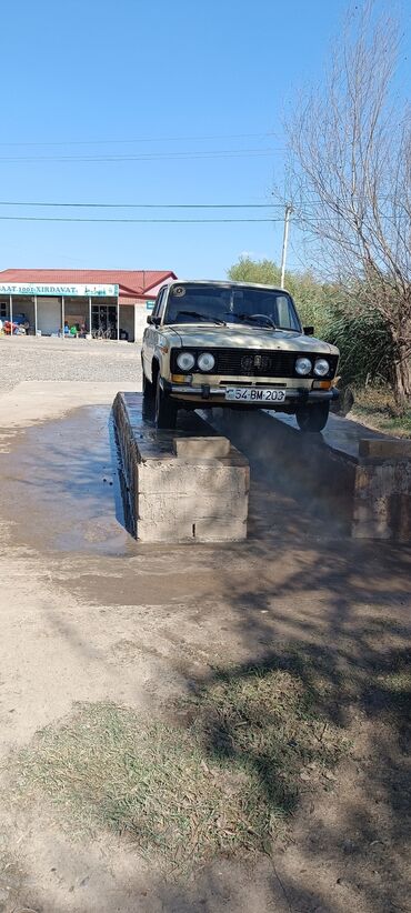 задняя фара в багажник ниссан примера р11: Vaz 2106, bej rəng, sedan kuzov. Ön hissədə ikili dairəvi faralar