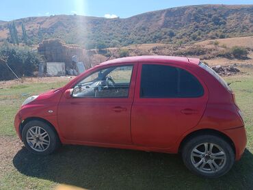 marc: Nissan March (Micra) — компактный городской хэтчбек 5 дверей, красный