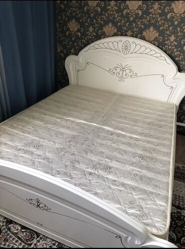 Двуспальные кровати: Спальня, 2 тумбы и косметичка
Цена: 45000