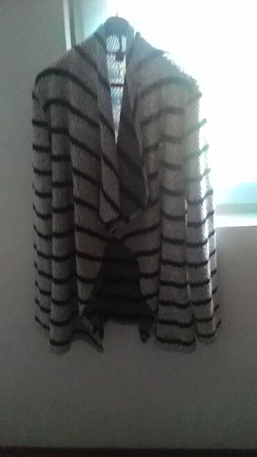 Ostala ženska odeća: Dve velike kese odeće samo 300 dinara. jakna, 6 košulja, 4 džempera na lalafo.rs — 22 Ostala ženska odeća: Dve velike kese odeće samo 300 dinara. jakna, 6 košulja, 4 džempera — 22