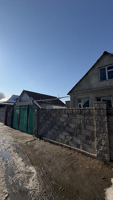 Продажа коттеджей и домов: Срочно продаётся дом! Локация: Ак-Босого Площадь участка: 4,5 сотки — 21